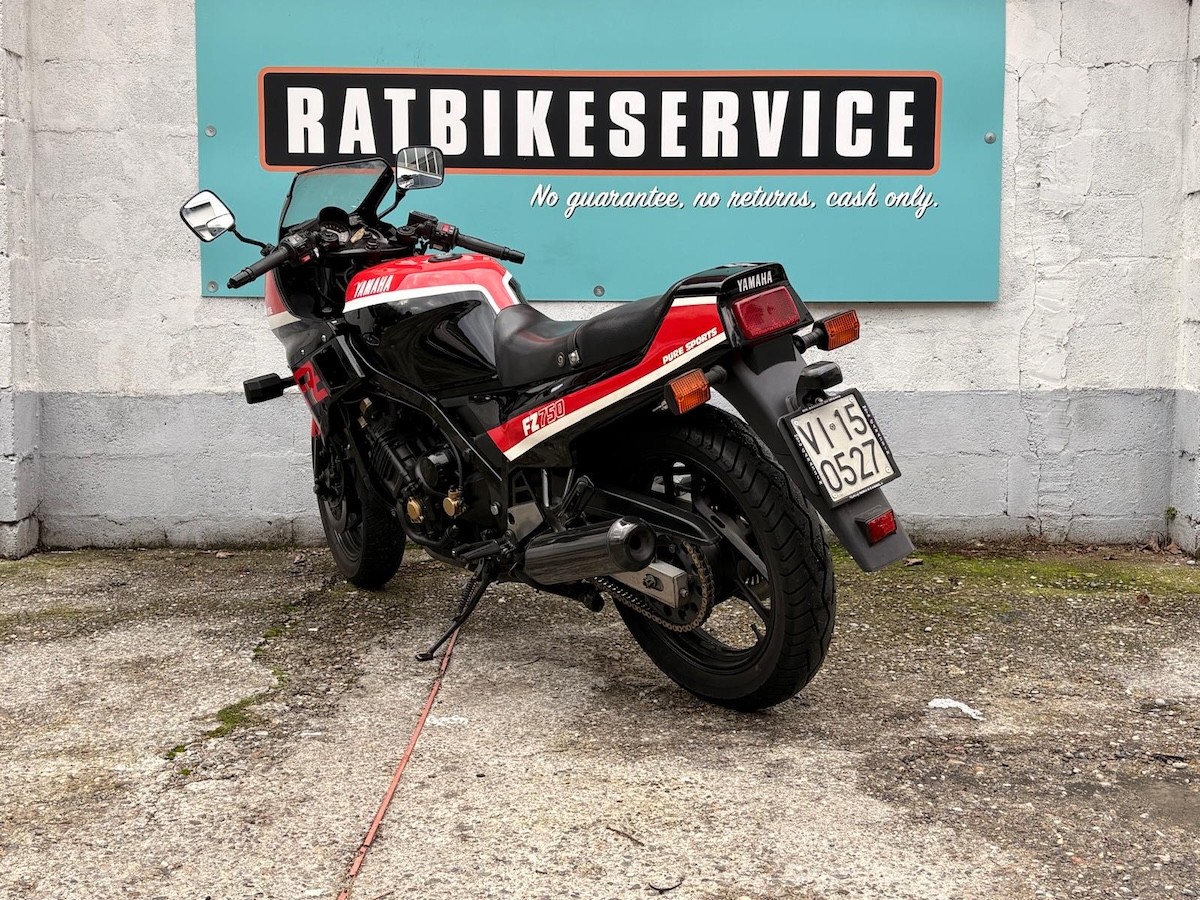 Yamaha FZ 750-04